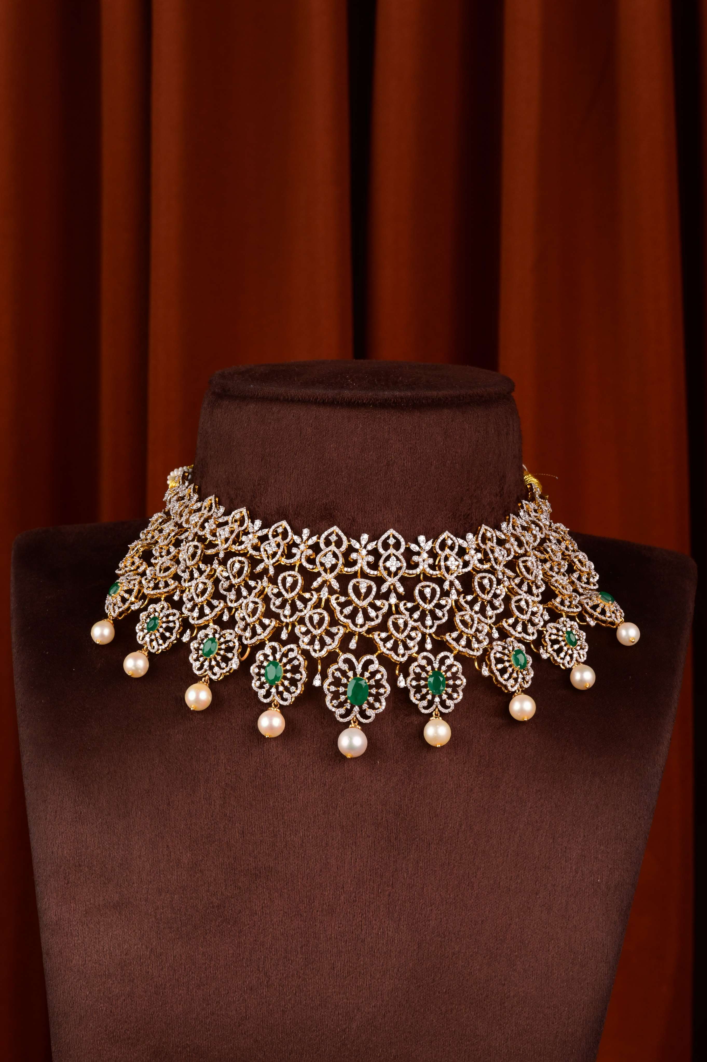 Brinda Gold and Diamonds - Emerald Diamond chowker